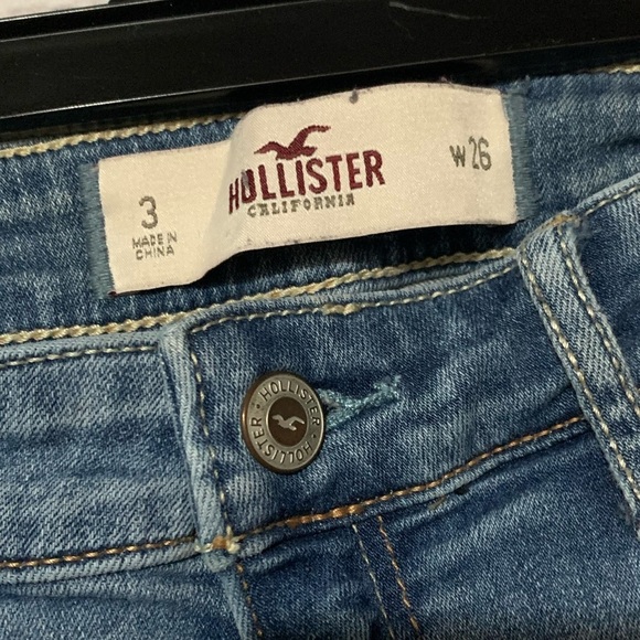 Hollister Medium Wash Distressed Skinny Jeans - Picture 4 of 6